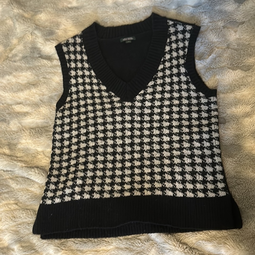 Wild Fable - Houndstooth Black and White Sweater Vest - Size: Medium - Picture 2 of 5